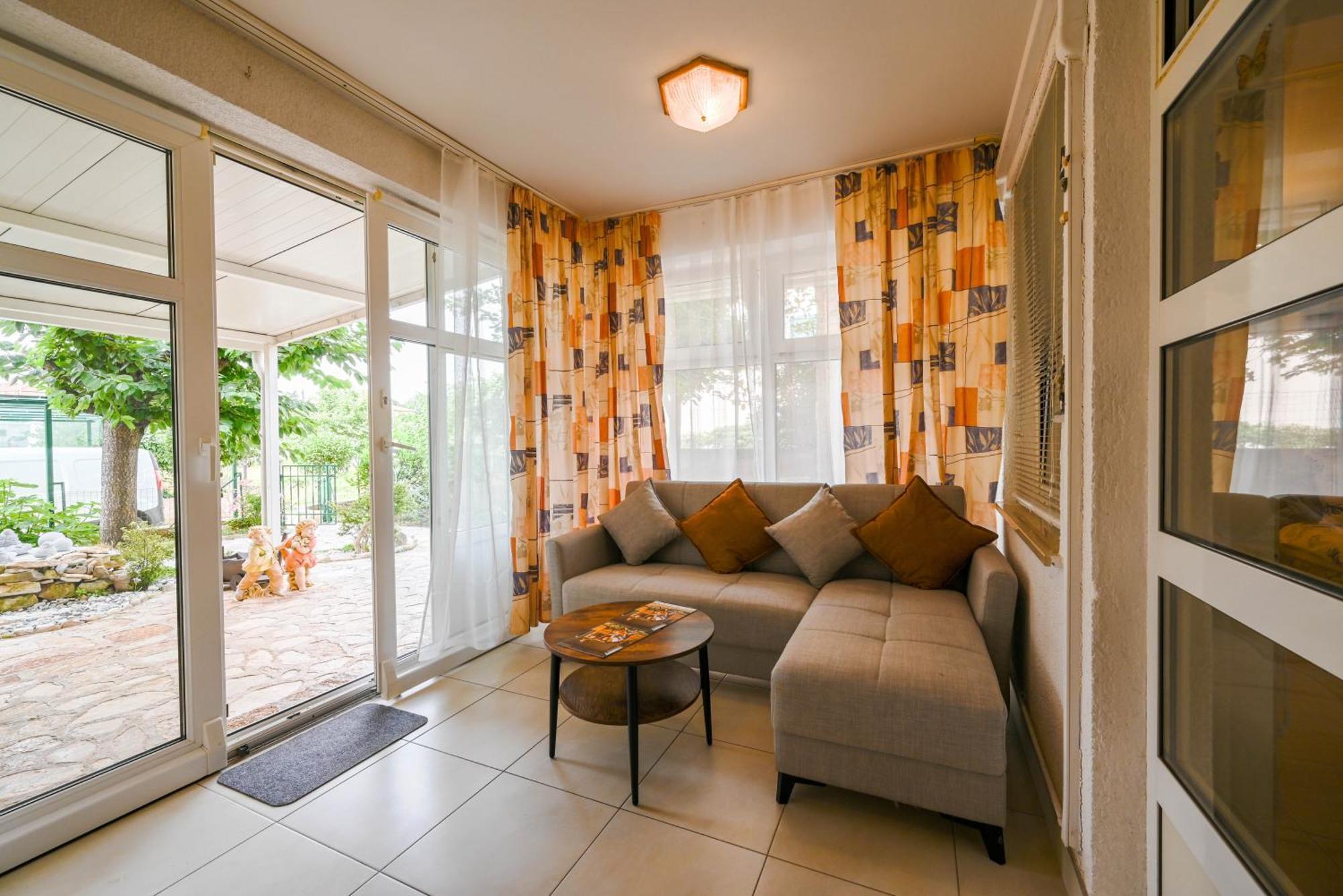 Lido Apartman *
